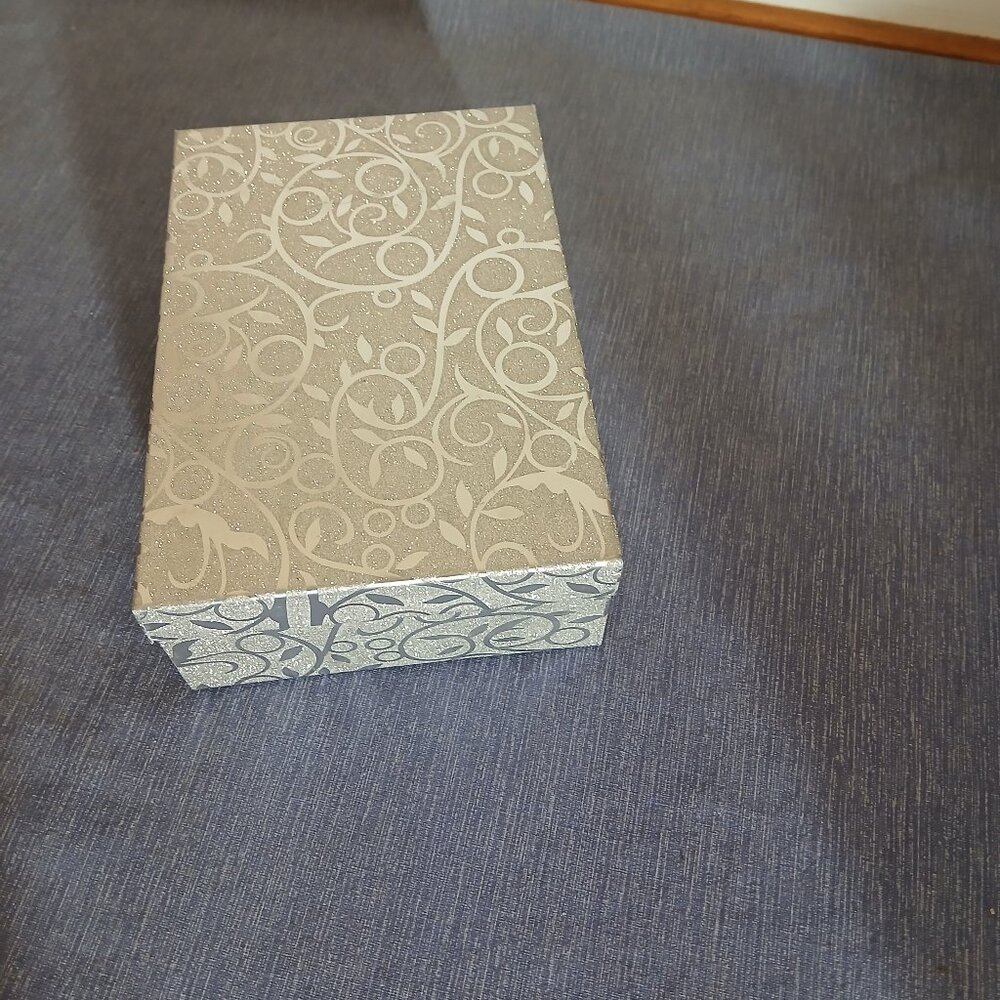 Silver rectangle gift box 8" x 5.5" x 2.5" New